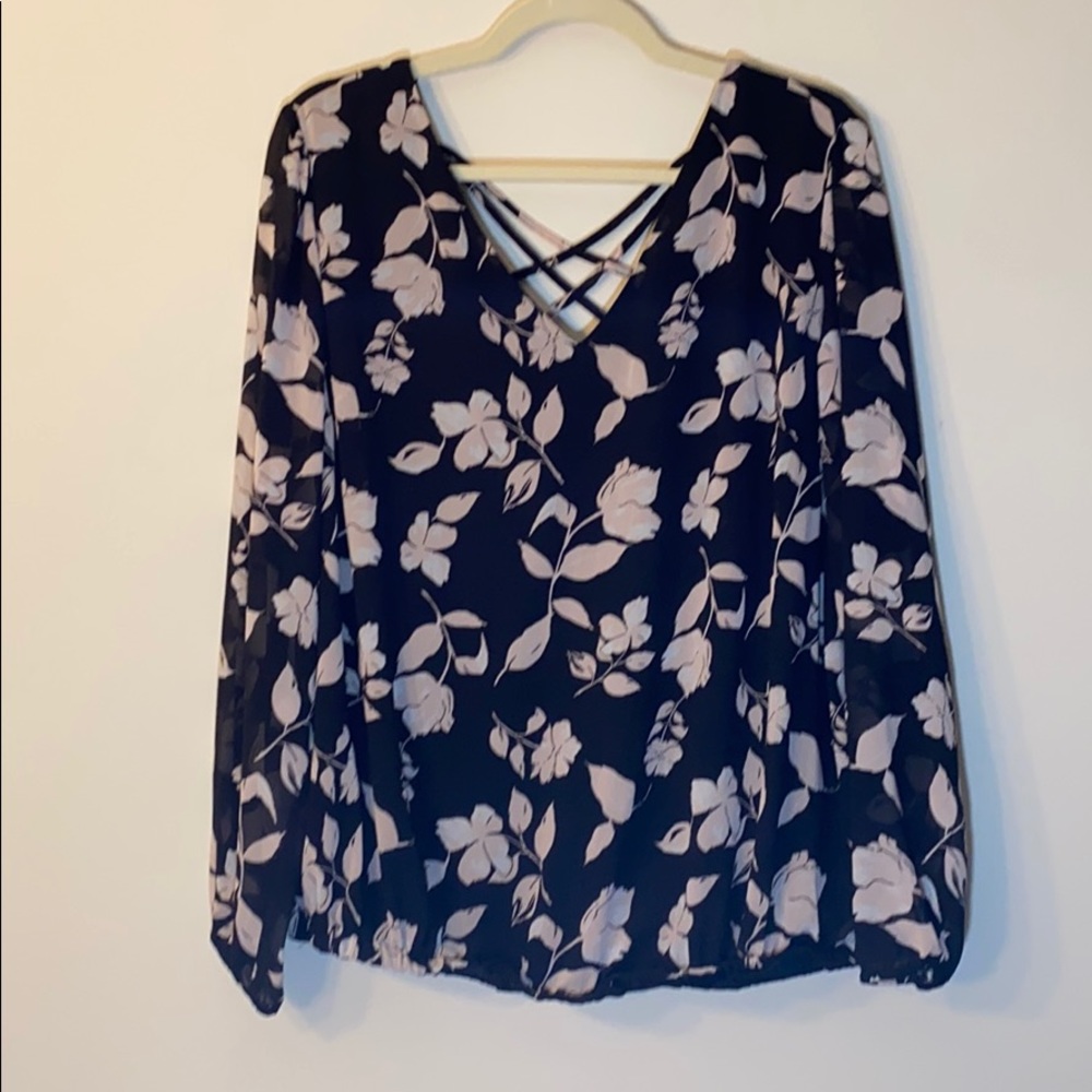 Torrid black & blush floral top Sz1x